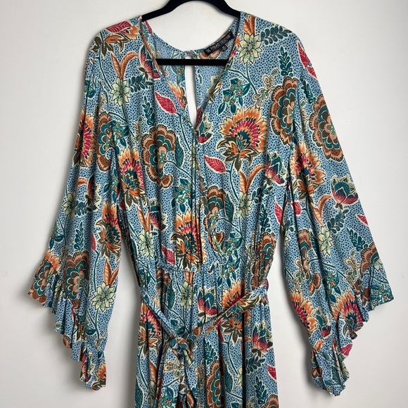 Pyramid Collection Bohemian Blue Floral Print Long Ruffle Sleeve Jumpsuit Sz 1X - Picture 3 of 12